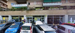 Rapinatore all'ufficio postale: malvivente in fuga con 400 euro