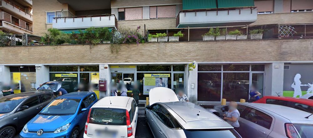 Rapinatore all'ufficio postale: malvivente in fuga con 400 euro