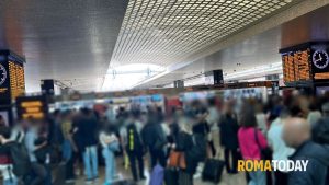 I risarcimenti e l'ira di Salvini: il giorno dopo le 8 ore di ritardo sui treni piovono le polemiche