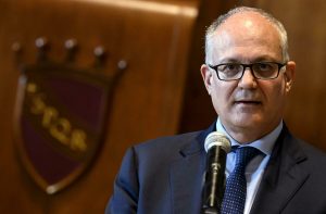 Due anni di Gualtieri, cosa ha fatto il sindaco (e cosa no) su rifiuti e verde pubblico