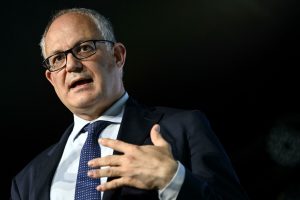 L’ira di Gualtieri per la proroga del governo ai tavolini: “Si rischia invasione”