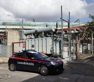 Entrano in una centrale elettrica. In tre fermati per furto