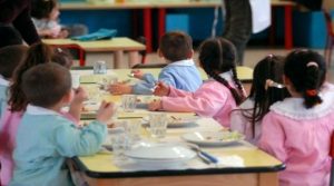A casa con il mal di pancia, i genitori del nido temono l’intossicazione