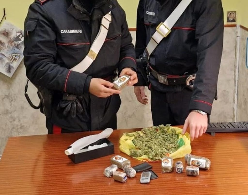 La droga a Roma c'è a tutte le ore, blitz nelle piazze dentro e fuori il raccordo anulare: 24 arresti