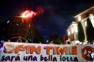Centinaia al corteo contro lo sgombero di Spin Time. Il Prefetto apre al confronto