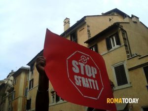 Nel 2022 a Roma sono stati eseguiti oltre 230 sfratti al mese