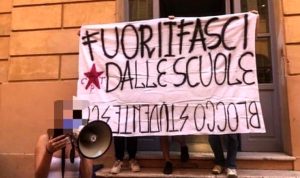 I “fasci” fuori scuola agitano i collettivi. Dal Virgilio al Tasso, l’autunno dei licei si scalda