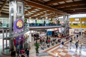 La nuova vita del centro commerciale che diventa piazza del quartiere