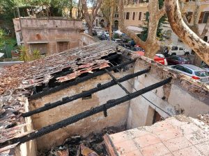 Incendio a Monteverde, dalla proprietà dell'immobile all'amianto nel tetto. Tutti i punti oscuri della vicenda