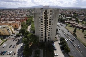 I progetti Pnrr per le periferie di Roma sono salvi. Ma in caso di ritardi sarà il Comune a pagare