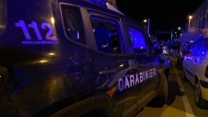 Donna uccisa a martellate, il sospettato salvato dal linciaggio. Attesa per l'interrogatorio di garanzia