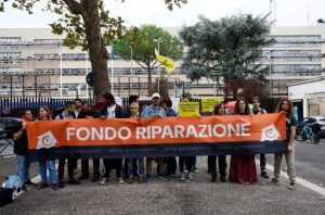 Ambientalisti bloccano piazzale Clodio, fermati dalla polizia