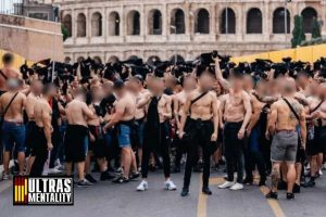 Roma-Slavia Praga: accoltellato un tifoso . Ultras cechi feriscono 6 agenti e picchiano steward