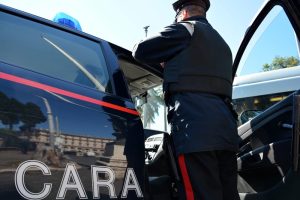 Carabiniera molestata al centro per il rimpatrio: l'ha afferrata per i capelli e ha provato a baciarla