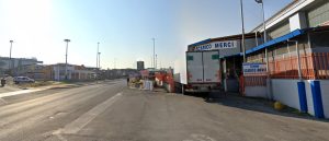 Incidente alla Romanina: si scontrano suv e scooter, due feriti. Ragazzo rischia di perdere una gamba