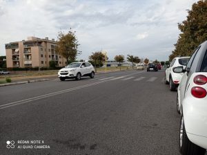 Attraversamenti luminosi e isole “salva pedone”. Le proposte per la sicurezza non cancellano la protesta
