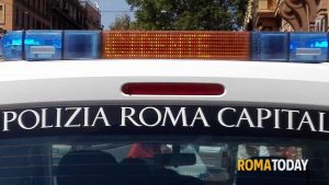 Incidente a corso Italia: sbanda con lo scooter e cade, morto 44enne