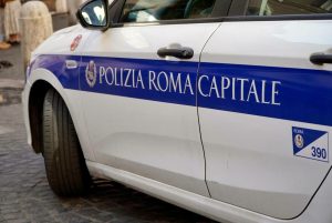 Travolta e uccisa da un Suv, Laura Pessina era in vacanza a Roma con marito e suocera. Lascia due figli