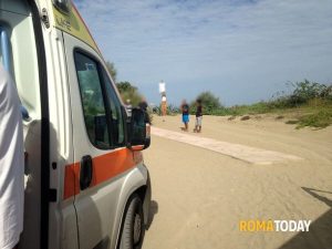 Trovata morta in spiaggia: indaga la polizia