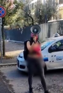 Violenza sulle donne, blitz di Non una di Meno in Rai: 5 attiviste in commissariato