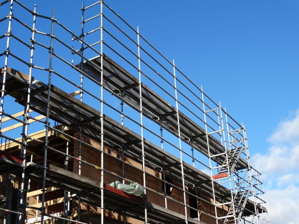 Rambo e Denis, i ladri nel cantiere della palazzina in costruzione incastrati dalle telecamere