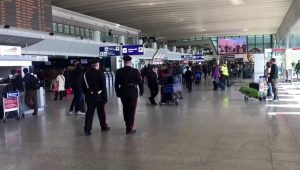 Ladri in attesa dell'imbarco: viaggiatori rubano sigarette al duty free