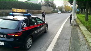 Incidente mortale: donna investita e uccisa mentre attraversa la strada