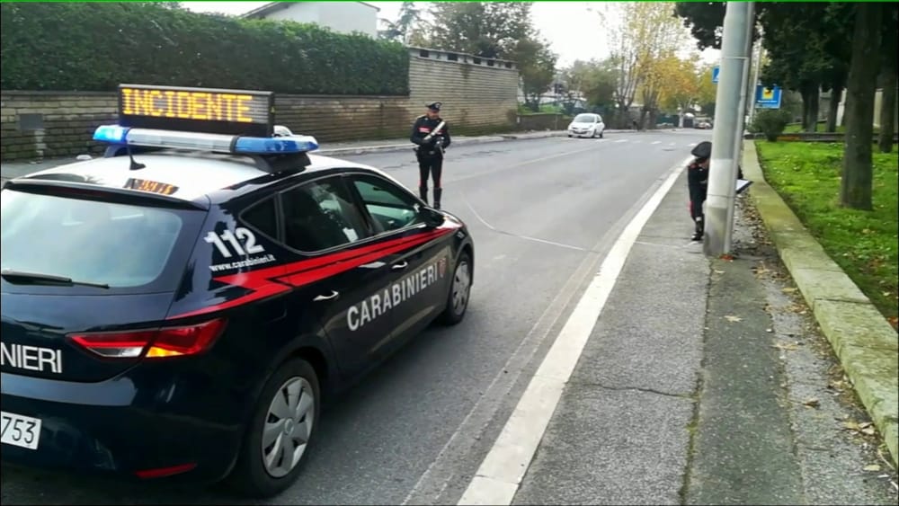 Incidente mortale: donna investita e uccisa mentre attraversa la strada