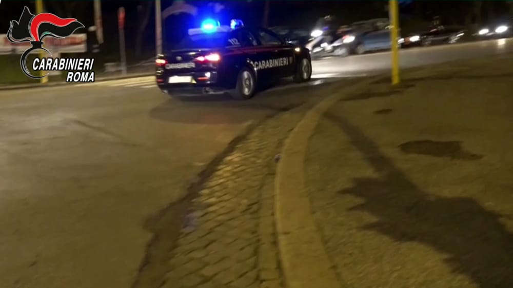 In fuga sull'auto rubata si schiantano al campo rom. Nell'auto altra refurtiva