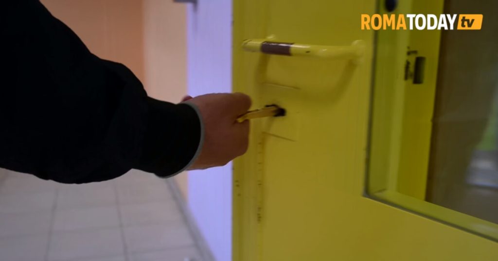 Incendio nel carcere di Casal del Marmo, poliziotto finisce in ospedale