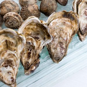 Corriere ittico derubato del carico di ostriche e gamberi destinato al ristorante