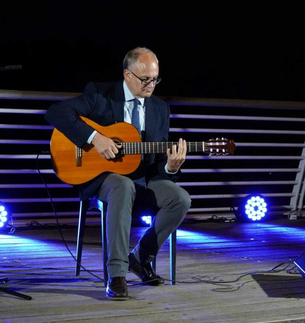 "Un ragazzo speciale". Per la prima volta Roberto Gualtieri parla del figlio