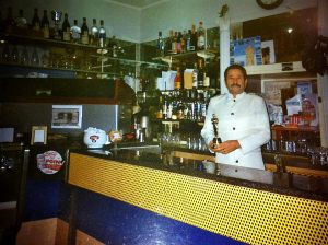 Muore dopo 18 ore in pronto soccorso, Torpignattara piange lo storico barista Guido Gagliardi