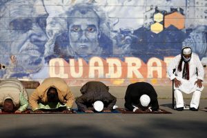 "Censire le moschee per prevenire il terrorismo". La mozione leghista scandalizza i dem