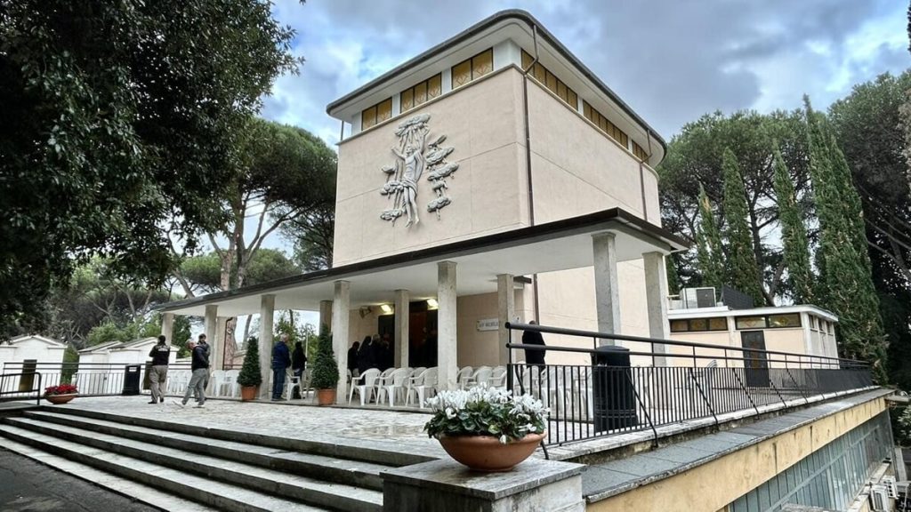 Acqua, pulizia e decoro. Il piano del Comune per riqualificare il cimitero Flaminio