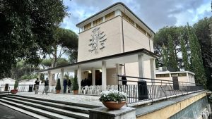 Acqua, pulizia e decoro. Il piano del Comune per riqualificare il cimitero Flaminio