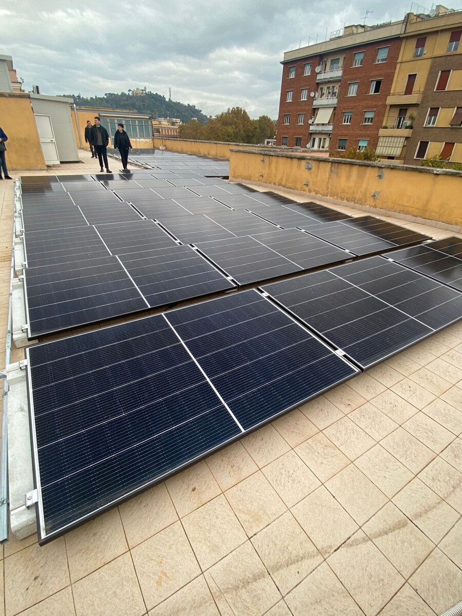 Pannelli fotovoltaici sui tetti della scuola: a Prati è nata una comunità energetica
