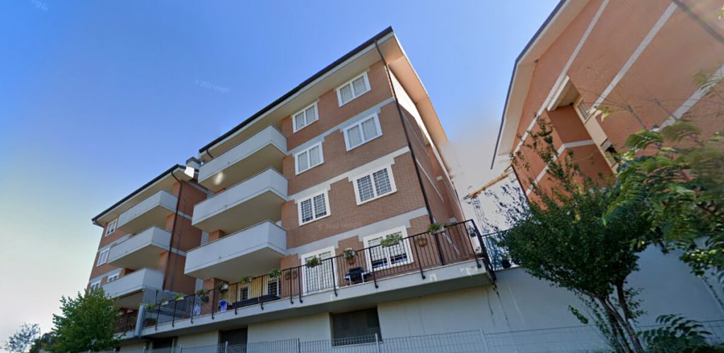 Occupano abusivamente case già assegnate ad altri. Ecco le regole interne: "Non spacciate o arriva la polizia”