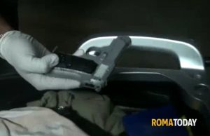 La lite stradale e poi gli spari: tre colpi contro un'auto con dentro una famiglia
