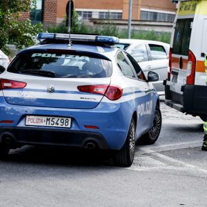 Nuda nell'appartamento in fiamme si barrica in casa: "È stato il demonio"