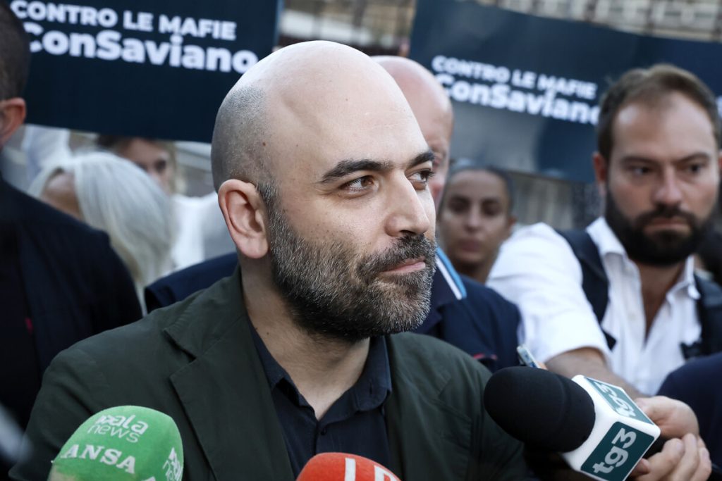 Roma si candida ad aprire una biblioteca con i libri donati da Saviano