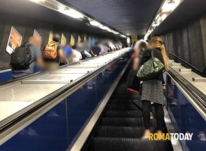 Scale mobili e ascensori nelle metro, nel 2024 in funzione il 95% degli impianti