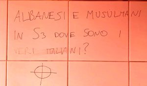 "Albanesi e musulmani, dove sono i veri italiani?". Scritte razziste e una croce celtica nei bagni di Roma Tre