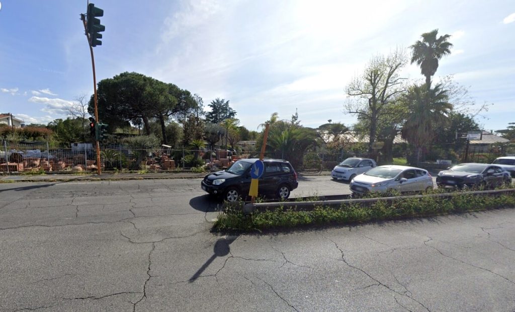 Semaforo Tuscolana, pioggia di multe per i furbetti che non rispettano la fila