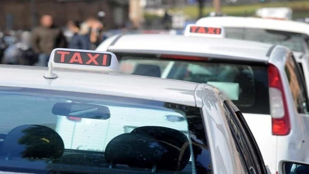 Il finto lavavetri che vende droga a tassisti e Ncc dell'aeroporto di Fiumicino