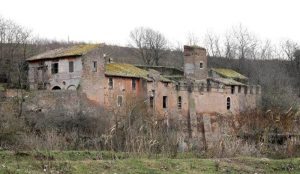Caffarella: tra aule didattiche e punti vendita, via libera al restyling del casale rinascimentale