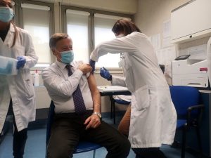 "Nel Lazio pochi vaccini contro il covid 19 e contagi in aumento"