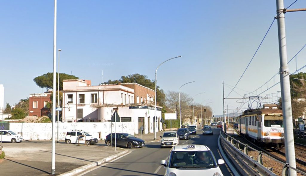 Incidente via Casilina: ciclista muore dopo scontro con un furgone