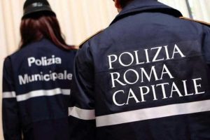 Vigilessa eroina salva la vita a un uomo che stava morendo dissanguato