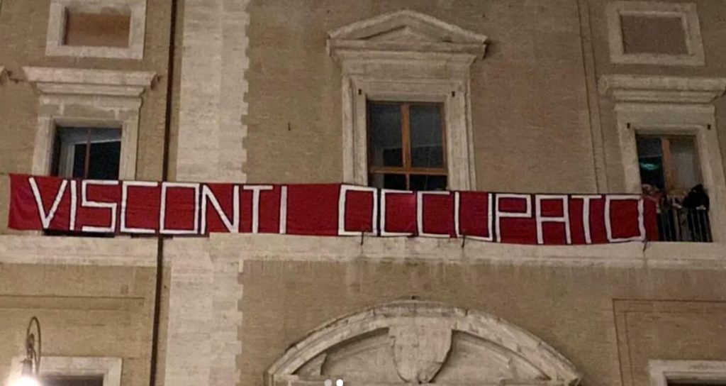 Scuola, occupati i licei Visconti ed Enzo Rossi